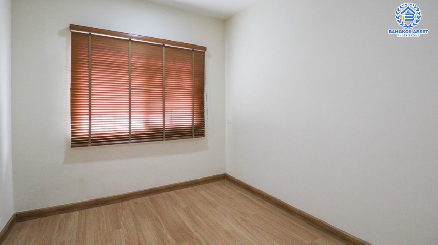 *****ทาวน์โฮมมือสองย่านนนทบุรี ม.โกลเด้นซิตี้ ปิ่นเกล้า-จรัญสนิทวงศ์ หลังมุม! เนื้อที่เกือบ 27 ตร.ว. ฟังก์ชัน 5 ห้องนอน 4 ห้องน้ำ 2 ที่จอดรถ บ้านสวยสภาพดี บนทำเลเชื่อมต่อถ.บางกรวย-ไทรน้อย,  ถ.ราชพฤกษ์, ถ.จรัญสนิทวงศ์ ใกล้รถไฟฟ้าสายสีแดง "สถานีบางบำหรุ" ราคาสุดคุ้ม!